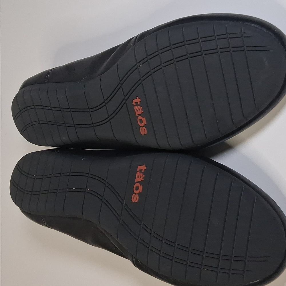 Taos Footwear Black Flats - Picture 8 of 9